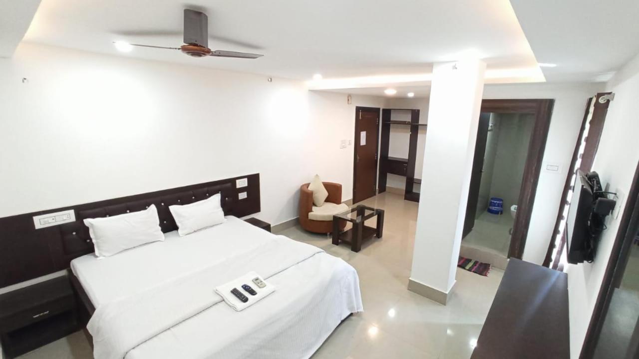 Gods County. Resort & Banquets Tarapith Bagian luar foto
