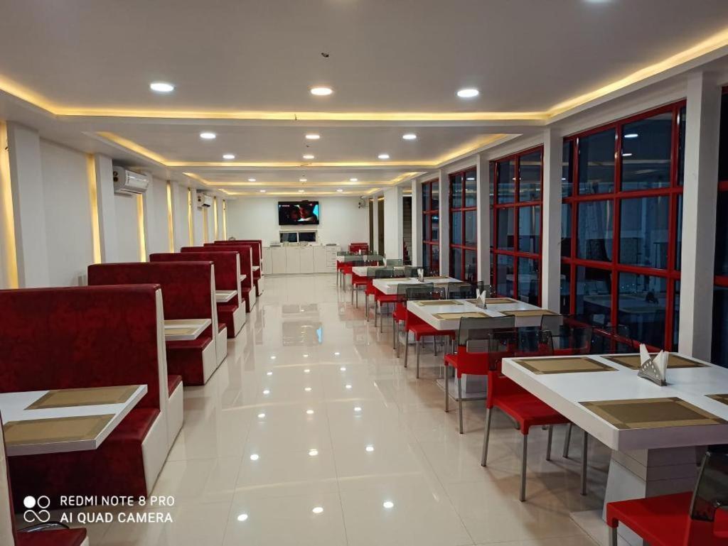 Gods County. Resort & Banquets Tarapith Bagian luar foto