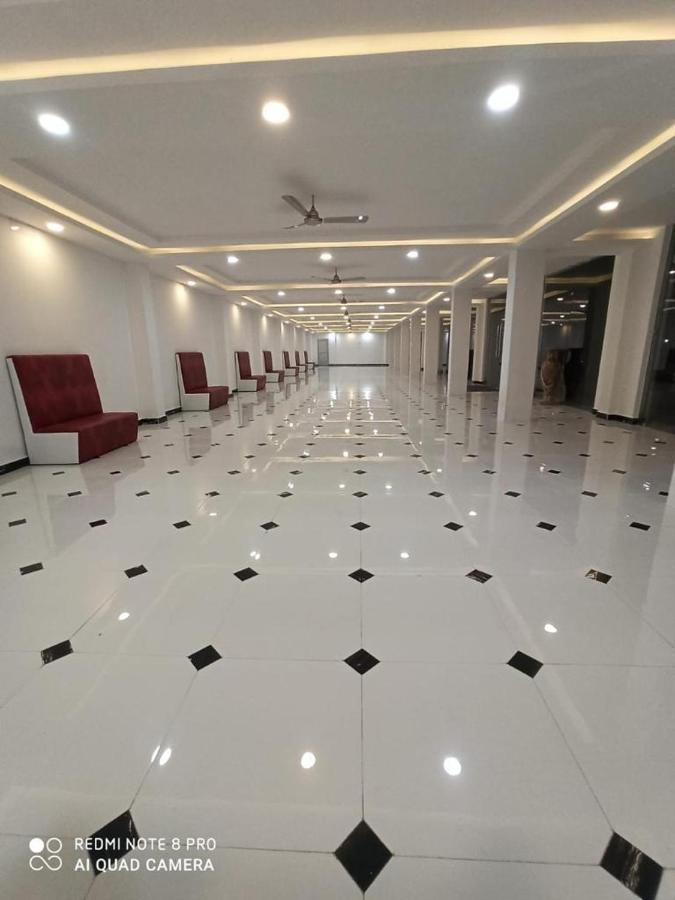 Gods County. Resort & Banquets Tarapith Bagian luar foto