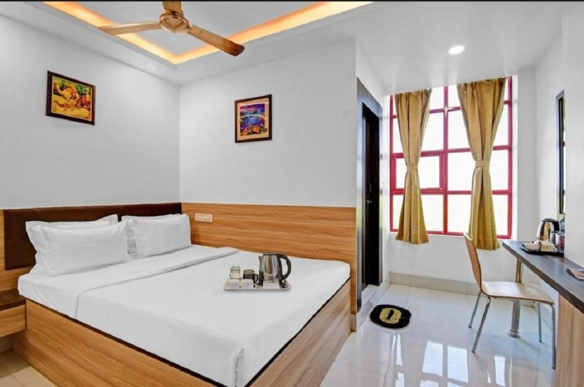 Gods County. Resort & Banquets Tarapith Bagian luar foto