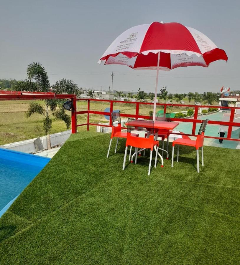 Gods County. Resort & Banquets Tarapith Bagian luar foto