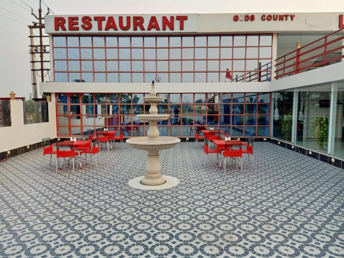Gods County. Resort & Banquets Tarapith Bagian luar foto