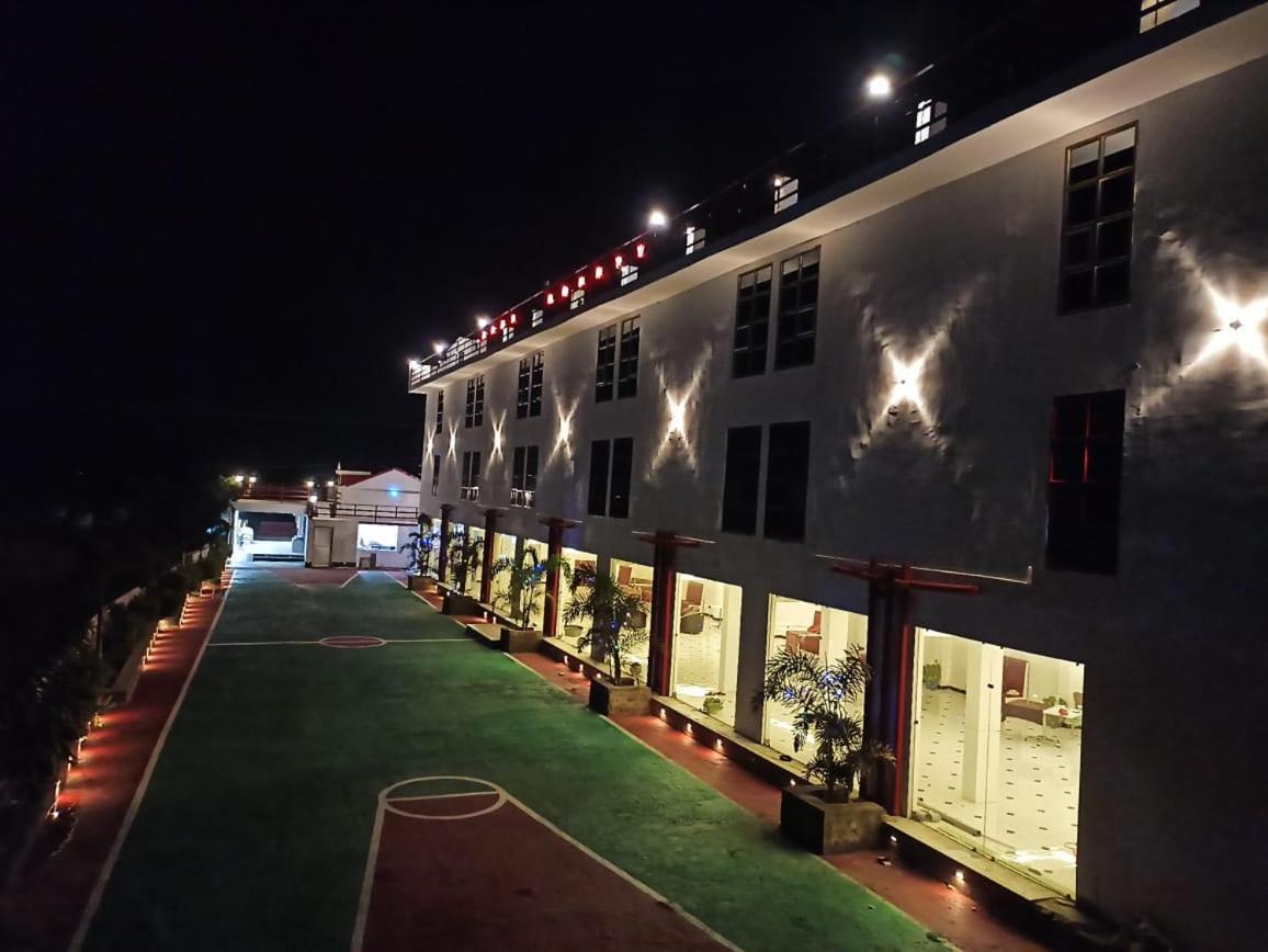 Gods County. Resort & Banquets Tarapith Bagian luar foto