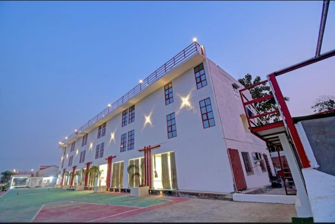 Gods County. Resort & Banquets Tarapith Bagian luar foto