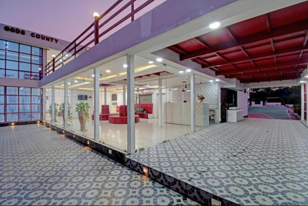 Gods County. Resort & Banquets Tarapith Bagian luar foto